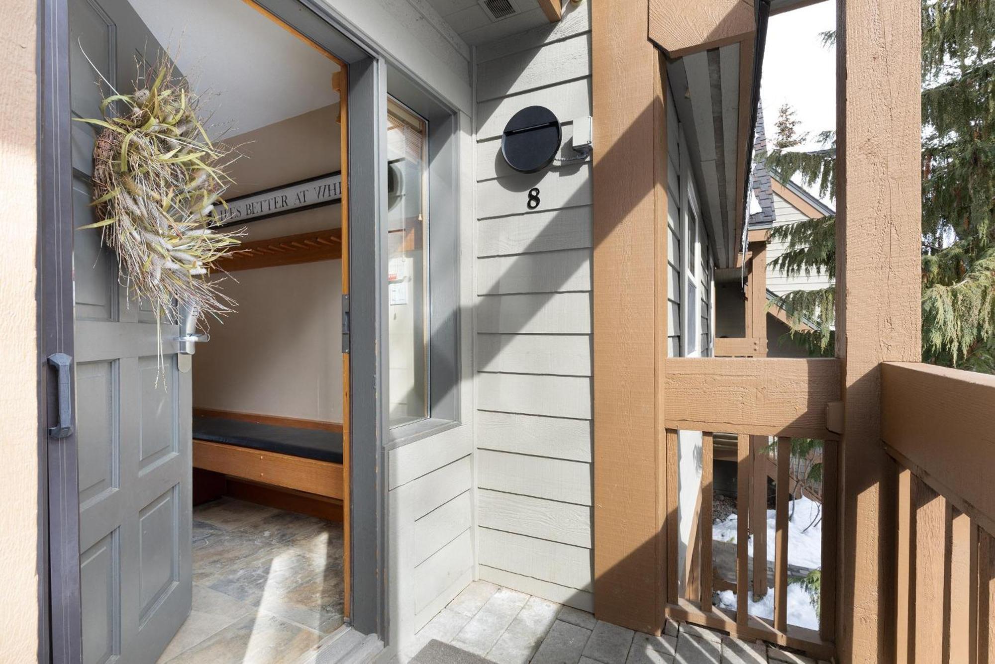 Alpine Greens 8 | Bright Townhome Near Blackcomb, Walk Or Shuttle To Skiing, Secure Parking Уислър Екстериор снимка